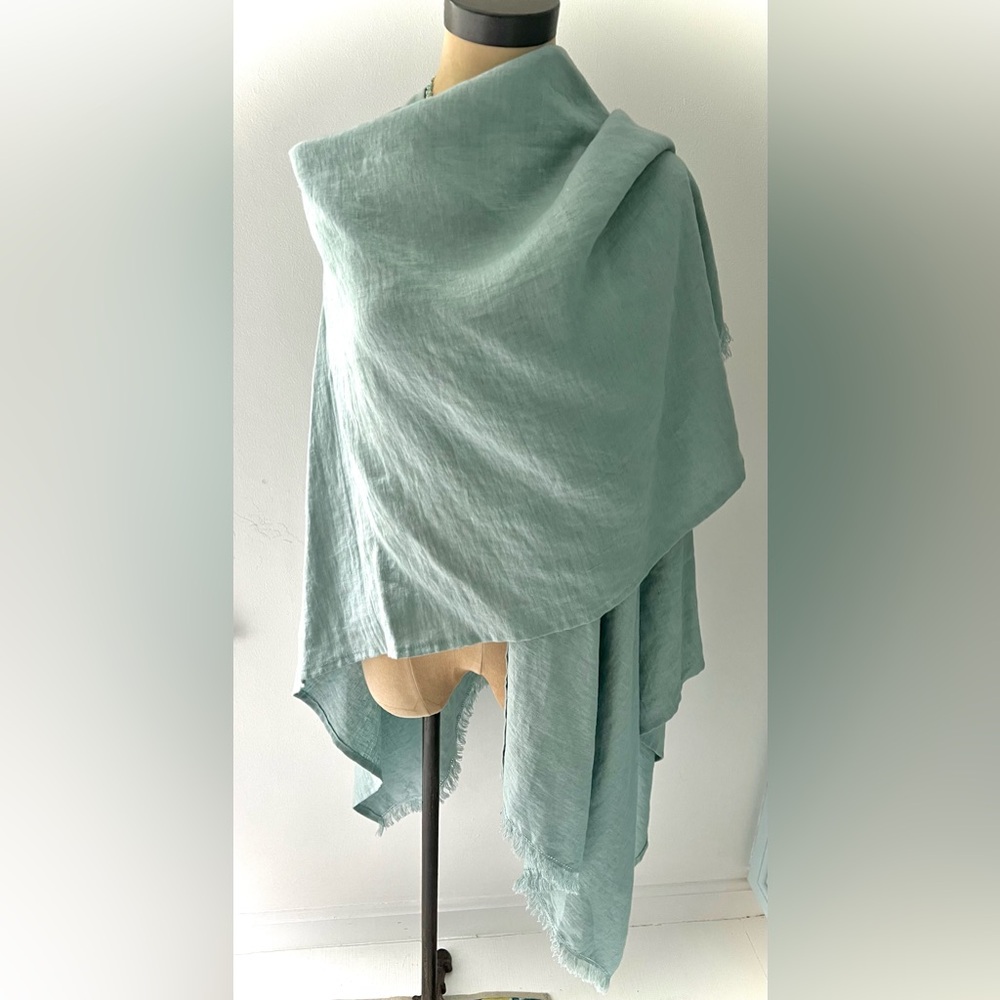 NWOT Luxury Linen Wrap